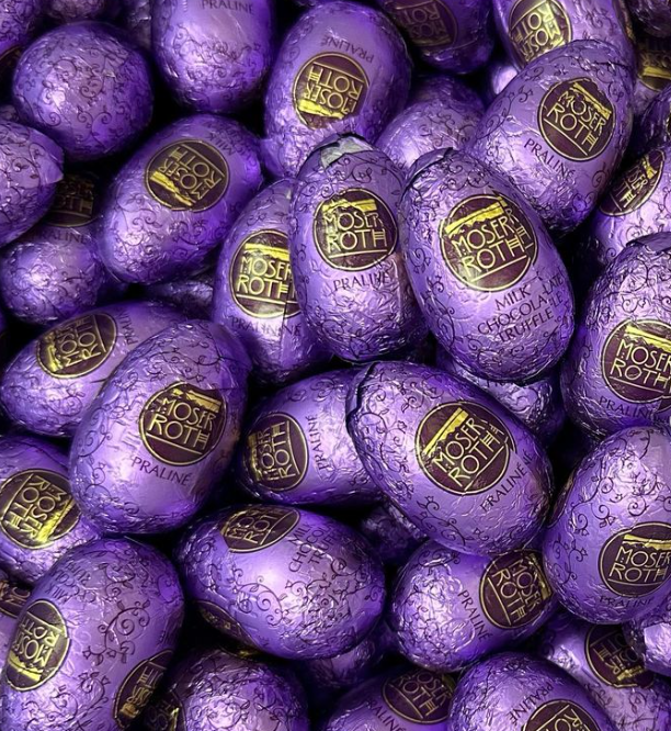 Яйцо шоколадное Мозер Рот Moser Roth с начинкой Praline ореховый крем (Фиолетовые) 1 кг